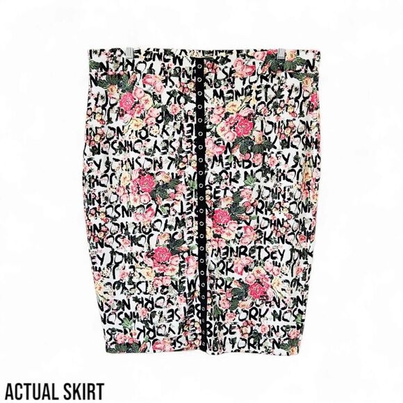 💥TORRID/ BETSEY JOHNSON Light Weight Ponte Floral Snap Front Pencil Skirt 3X - Picture 5 of 16